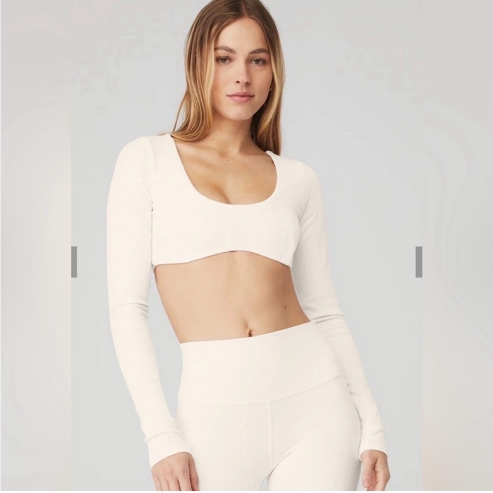 ALO Yoga Ivory Scoop Neck Long Sleeve Crop Top